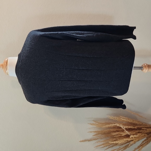 Joseph & Lyman Cashmere Crewneck Sweater - Picture 5 of 6